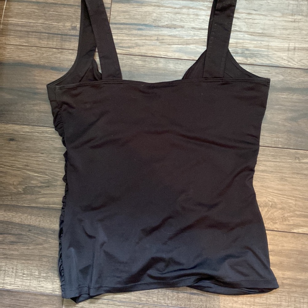 Beautiful silky top - Picture 3 of 4